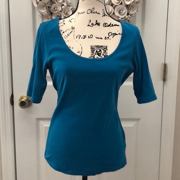 Victoria's Secret Tops - 🟣3/$35 Victoria’s Secret blue scoop neck t-shirt